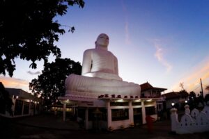 weißer Buddha Kandy